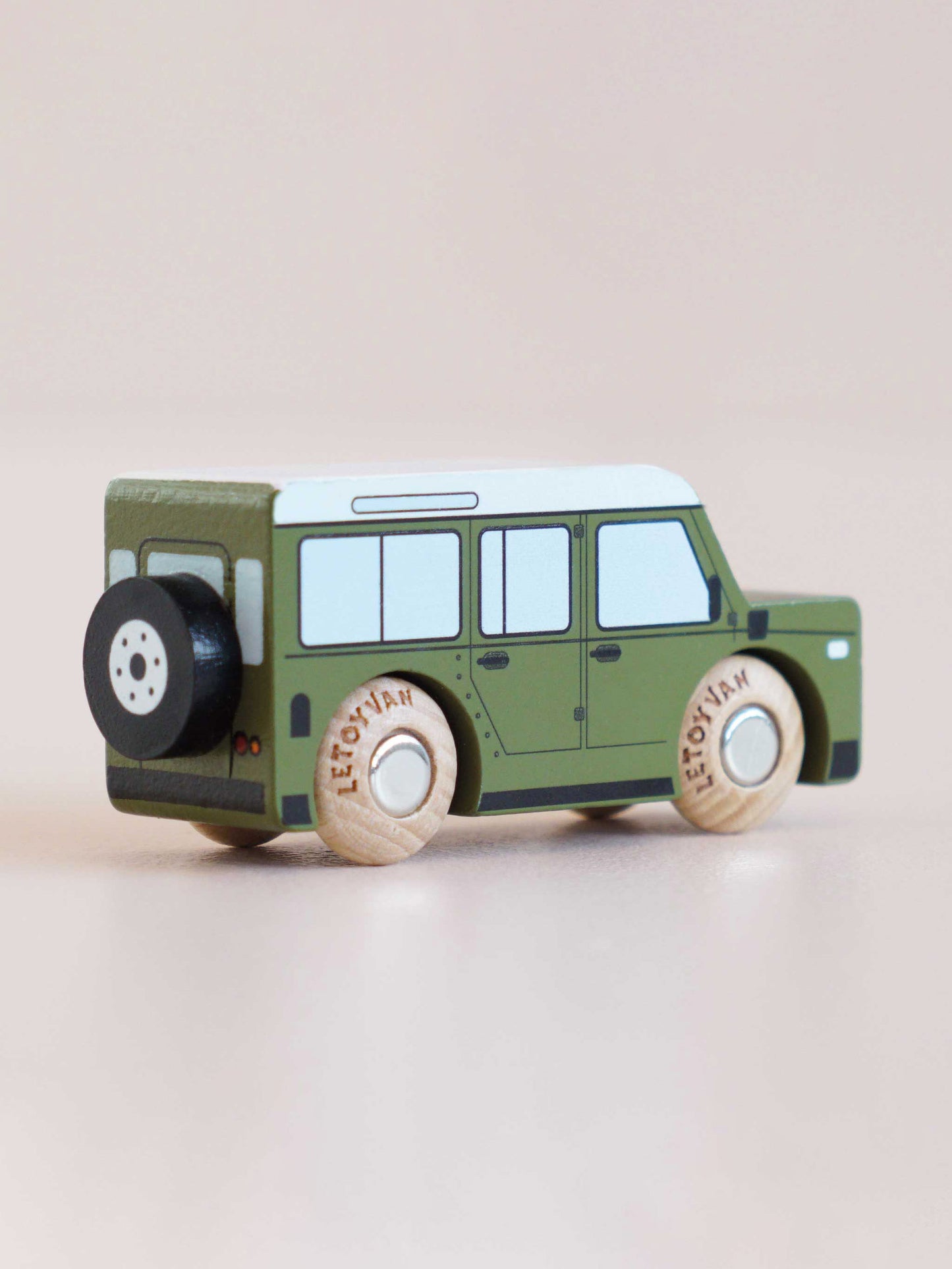 No.27 Archie Wooden Car