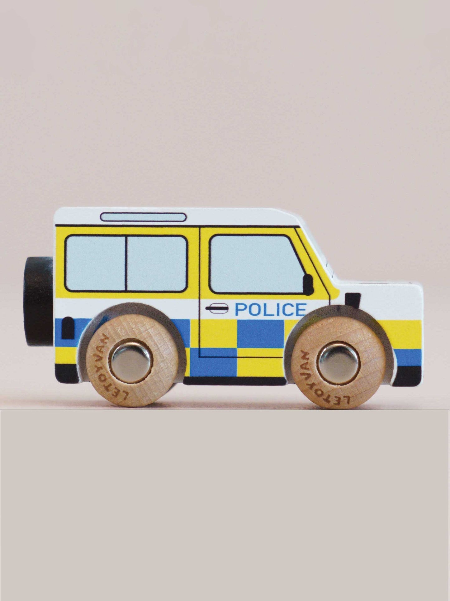 No. 40 Bobby Wooden Car