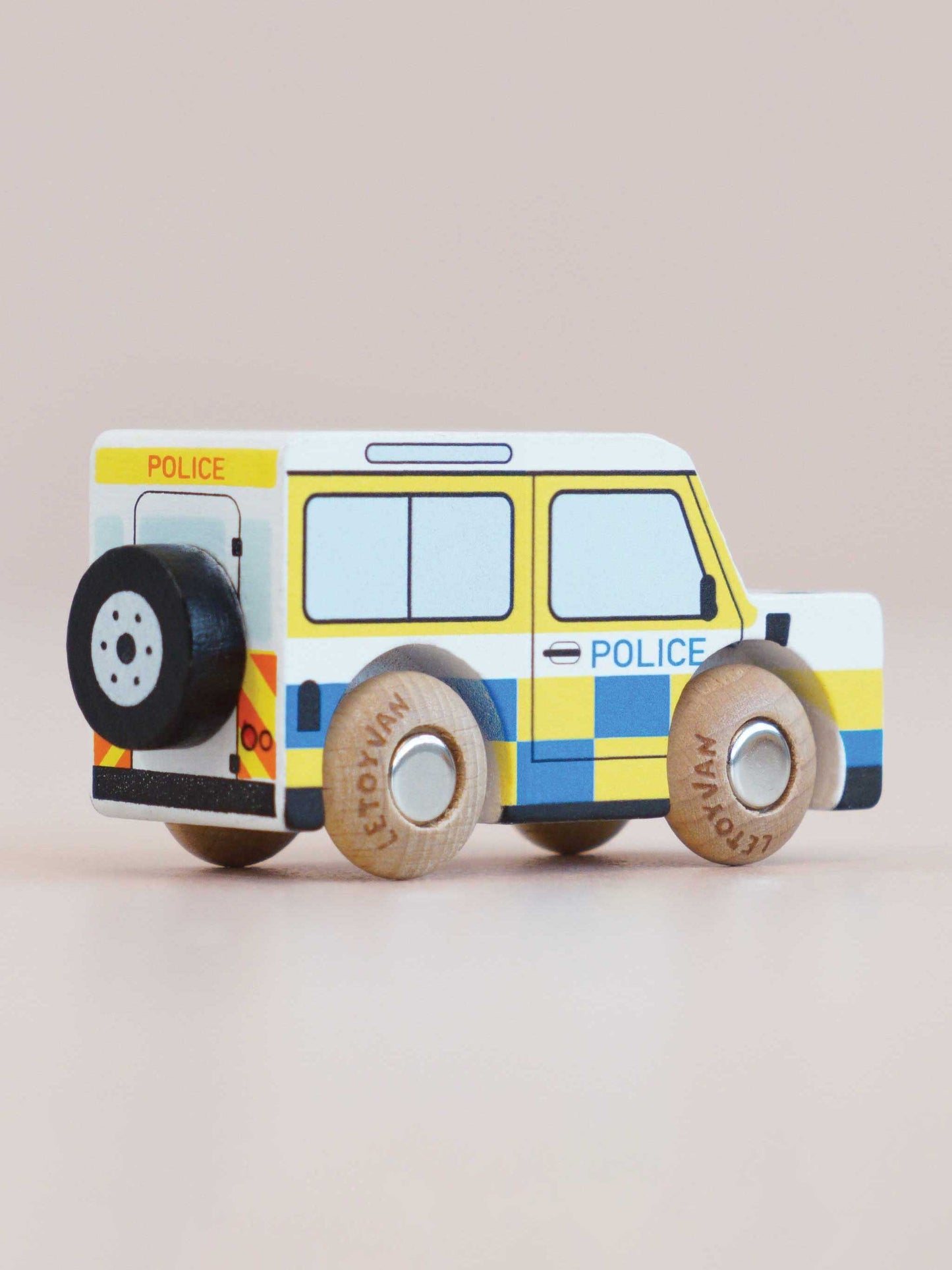No. 40 Bobby Wooden Car